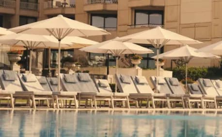 Çırağan Palace Kempinski pool