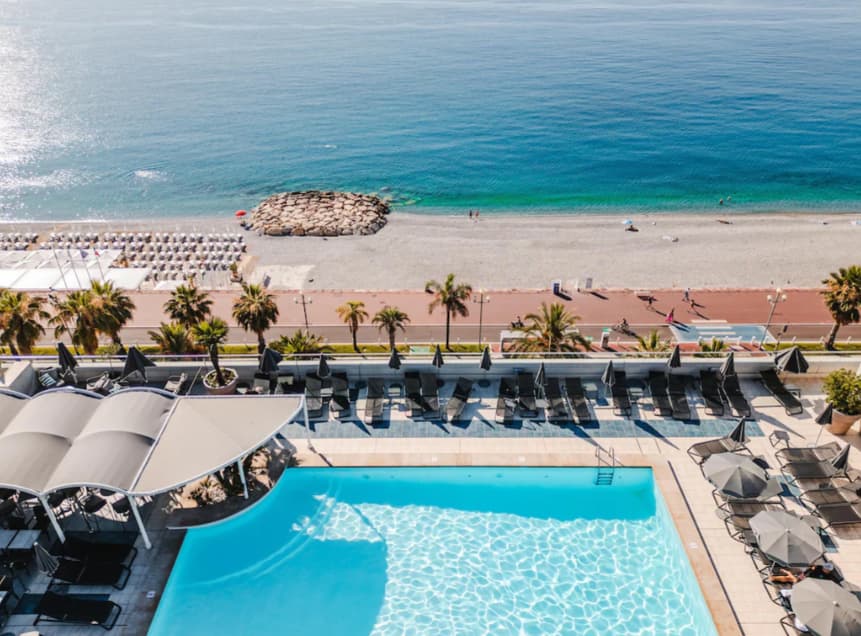 Radisson Blu Hotel Nice pool
