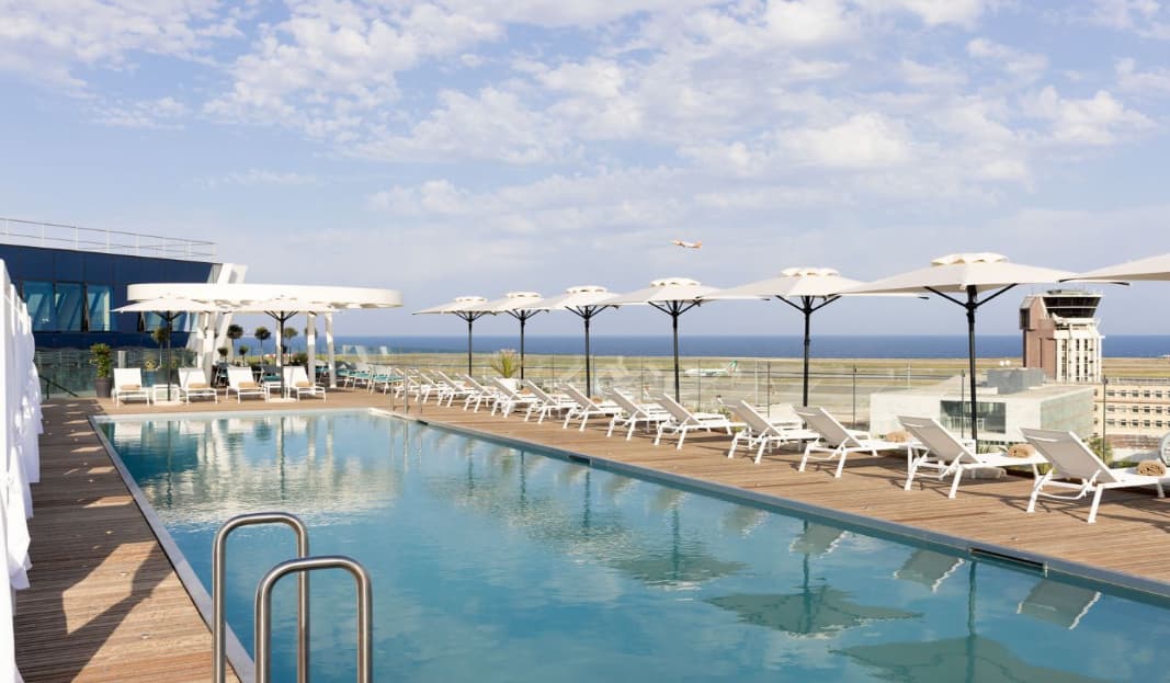 Sheraton Nice Airport pool