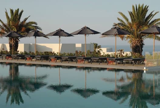 NOŪS Santorini pool