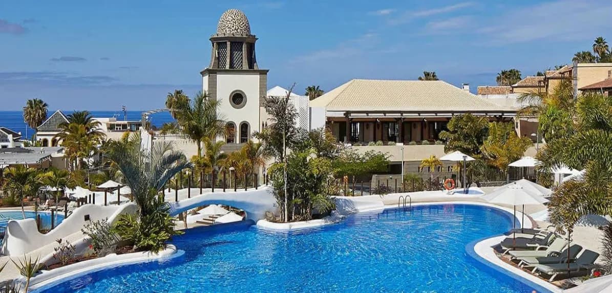 Hotel Suite Villa María pool