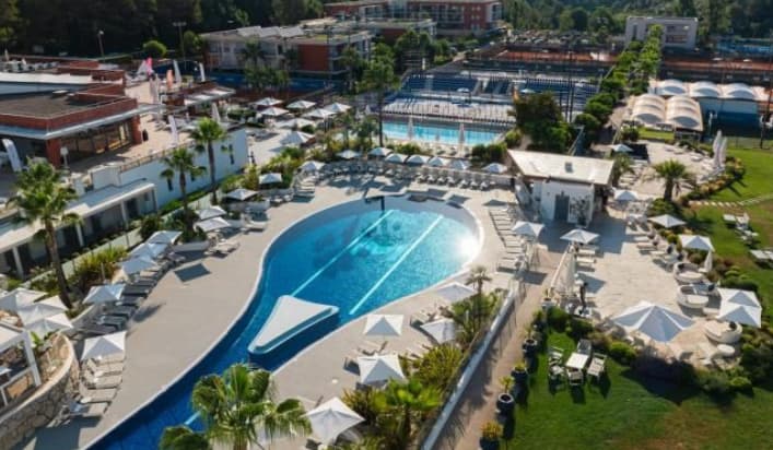 Mouratoglou Hotel & Resort pool
