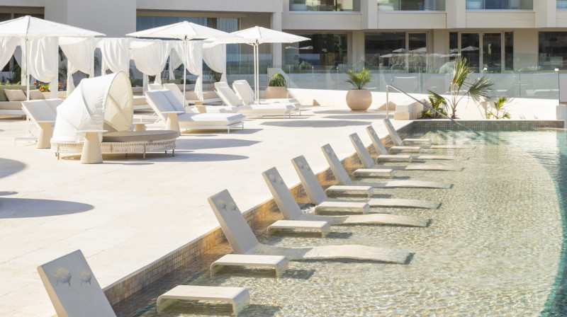 JOIA Aruba by Iberostar pool on Eagle Beach