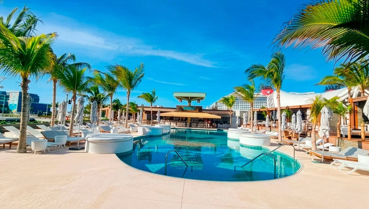 Bahama Bay Pool Club Nassau cruise port pool day pass