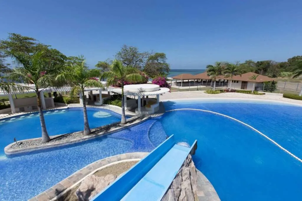 Calatagan South Beach pool