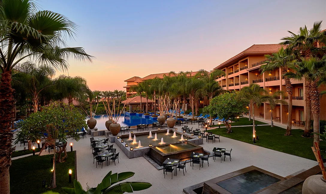 Dusit Thani LakeView Cairo pool