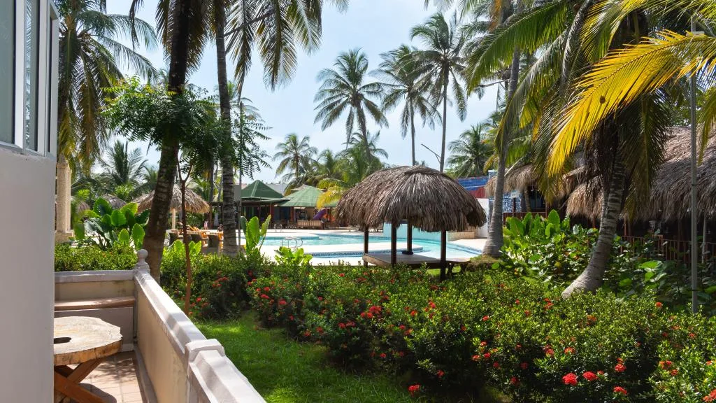 Playa Palmeras beach club pool