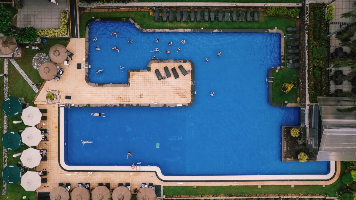 Cinnamon Lakeside Colombo pool