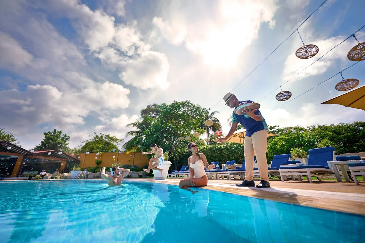 Hilton Colombo pool