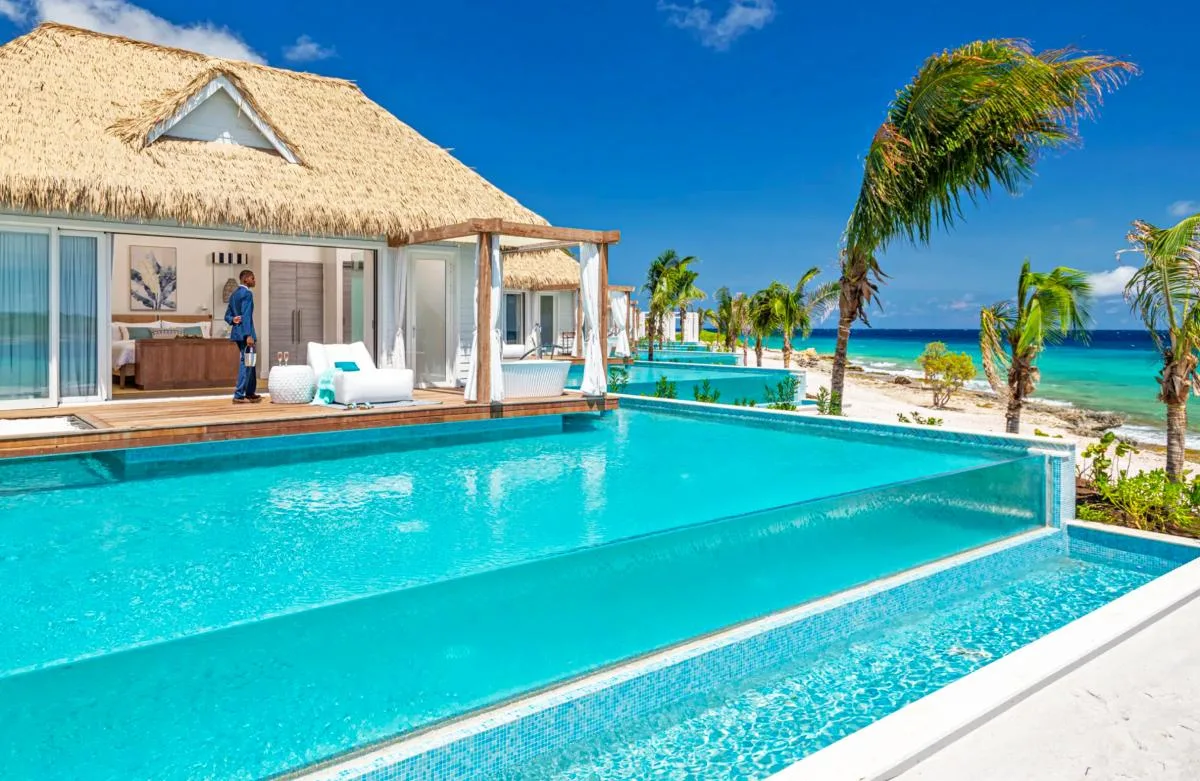 8 Curaçao pool