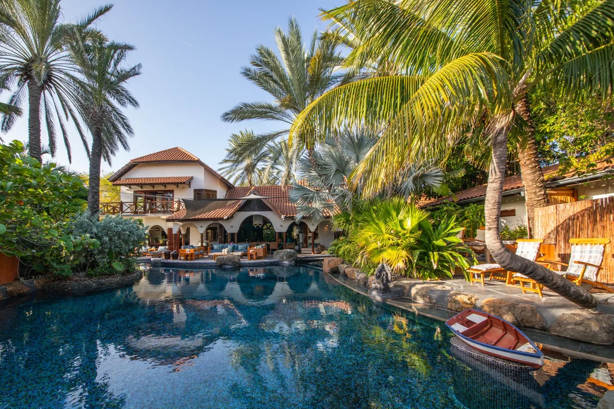 Baoase Luxury Resort pool