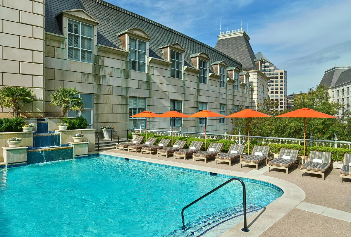 Hotel Crescent Court pool