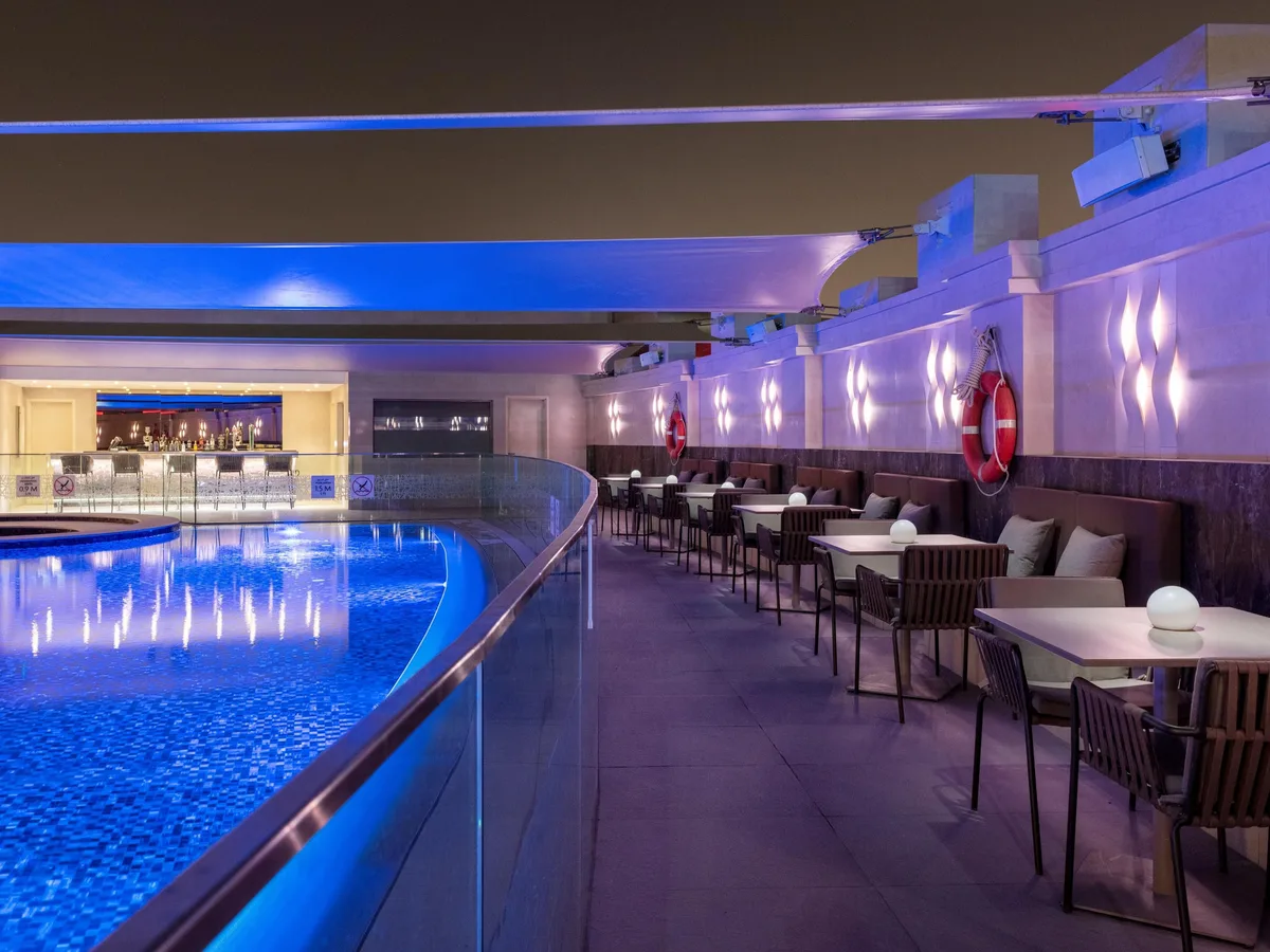 Crowne Plaza Doha – The Business Park pool