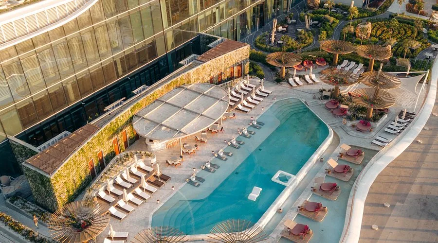 Fairmont Doha pool