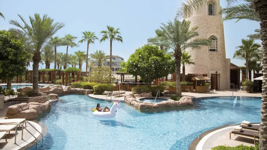 Four Seasons Hotel Doha pool