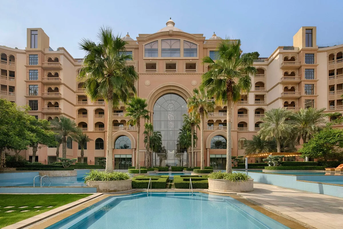 Hilton Doha The Pearl pool