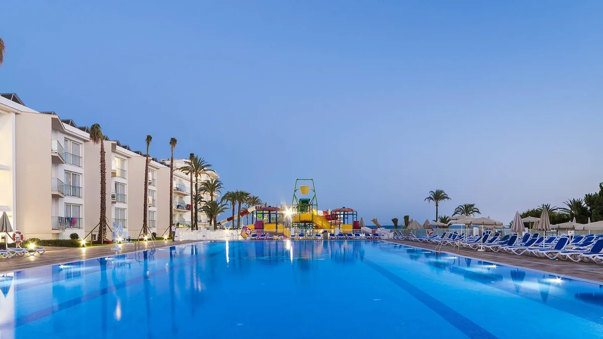 Globales Playa Estepona pool