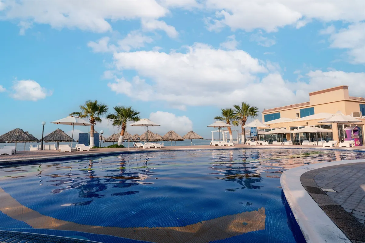Royal Beach Hotel & Resort pool