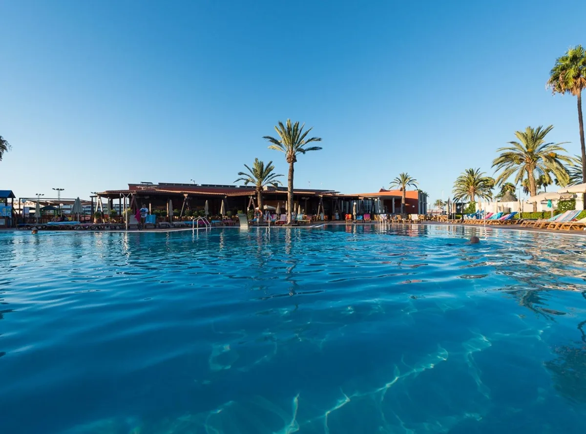HD Parque Cristóbal pool