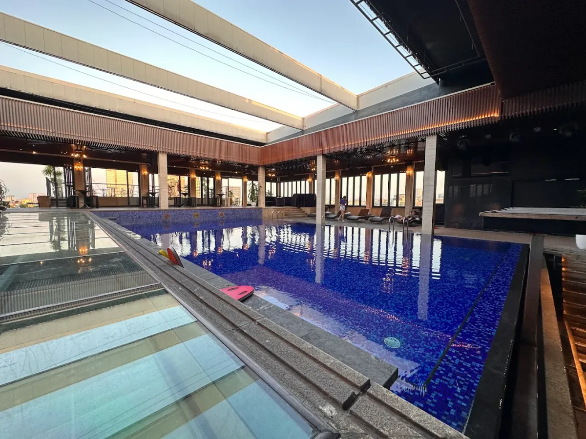 Apricot Hotel pool