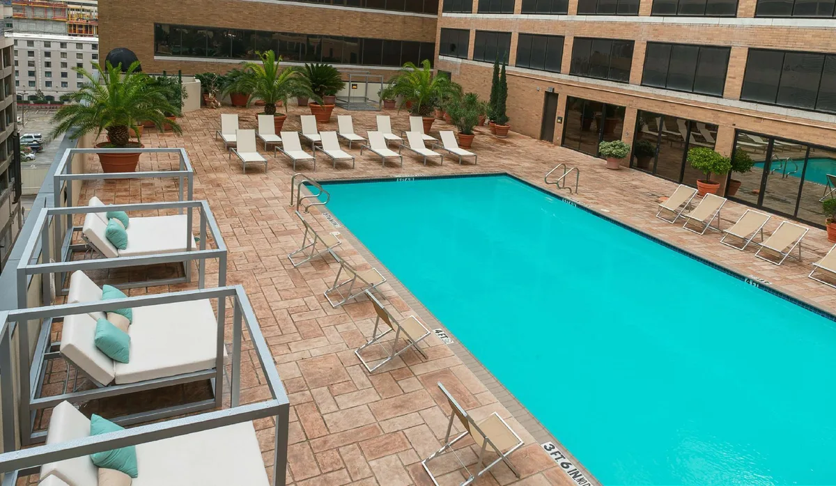 Hilton Houston Plaza/Medical Center pool