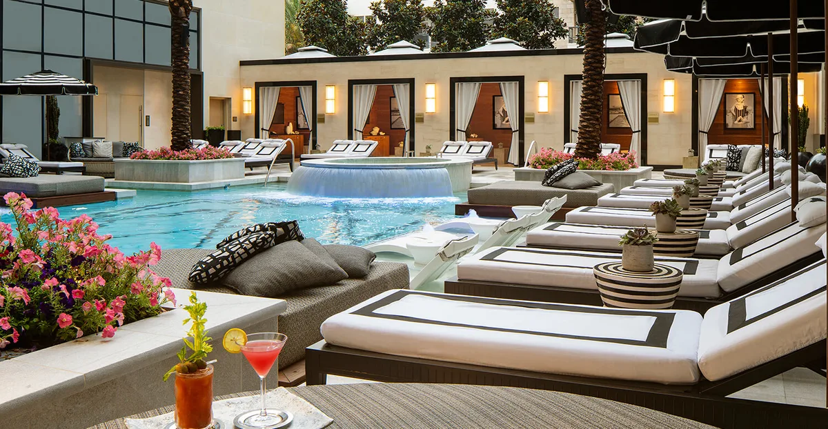 Hilton Houston Post Oak by the Galleria pool