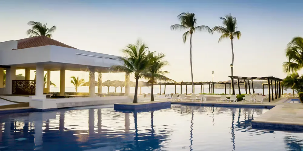 Barceló Huatulco pool