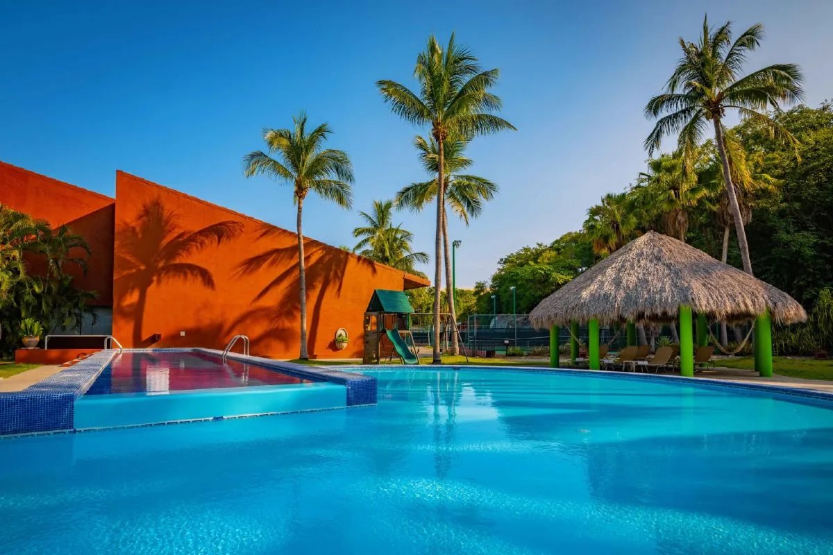 Las Brisas Huatulco pool