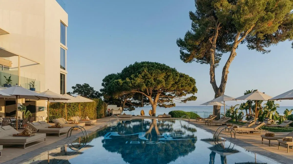 ME Ibiza pool
