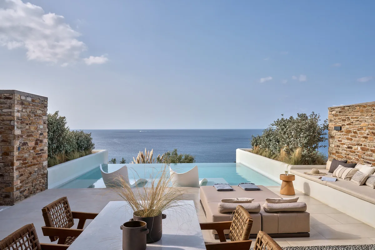 Hotel pool day pass in Ios
