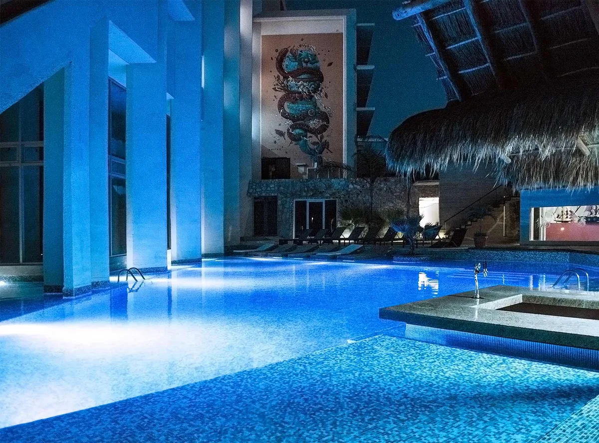 MÍA Reef Isla Mujeres pool