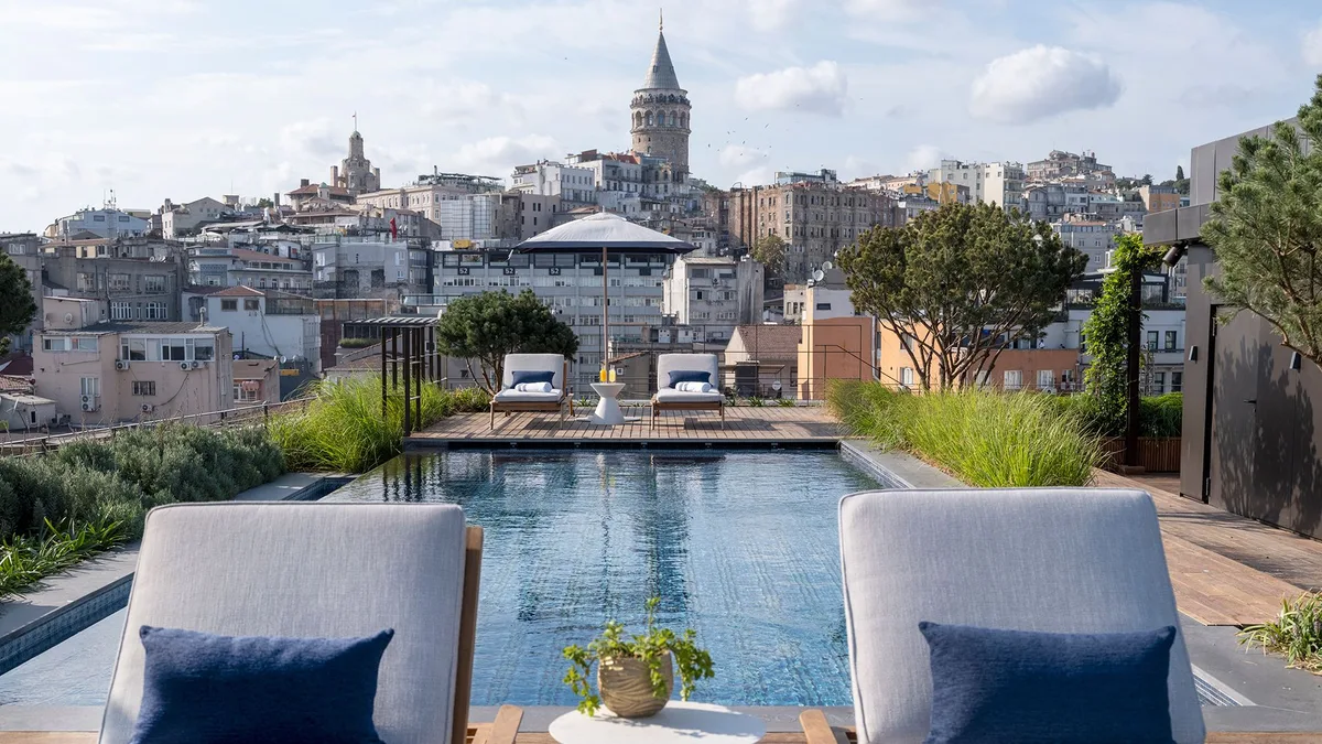 The Peninsula Istanbul pool day pass