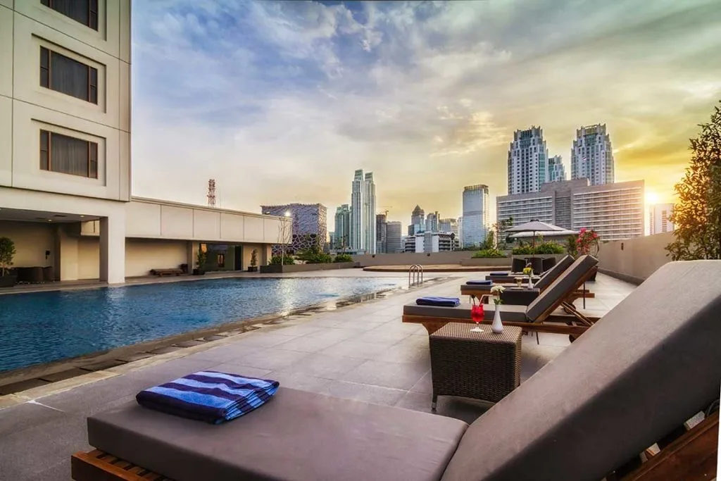 Royal Kuningan Hotel pool