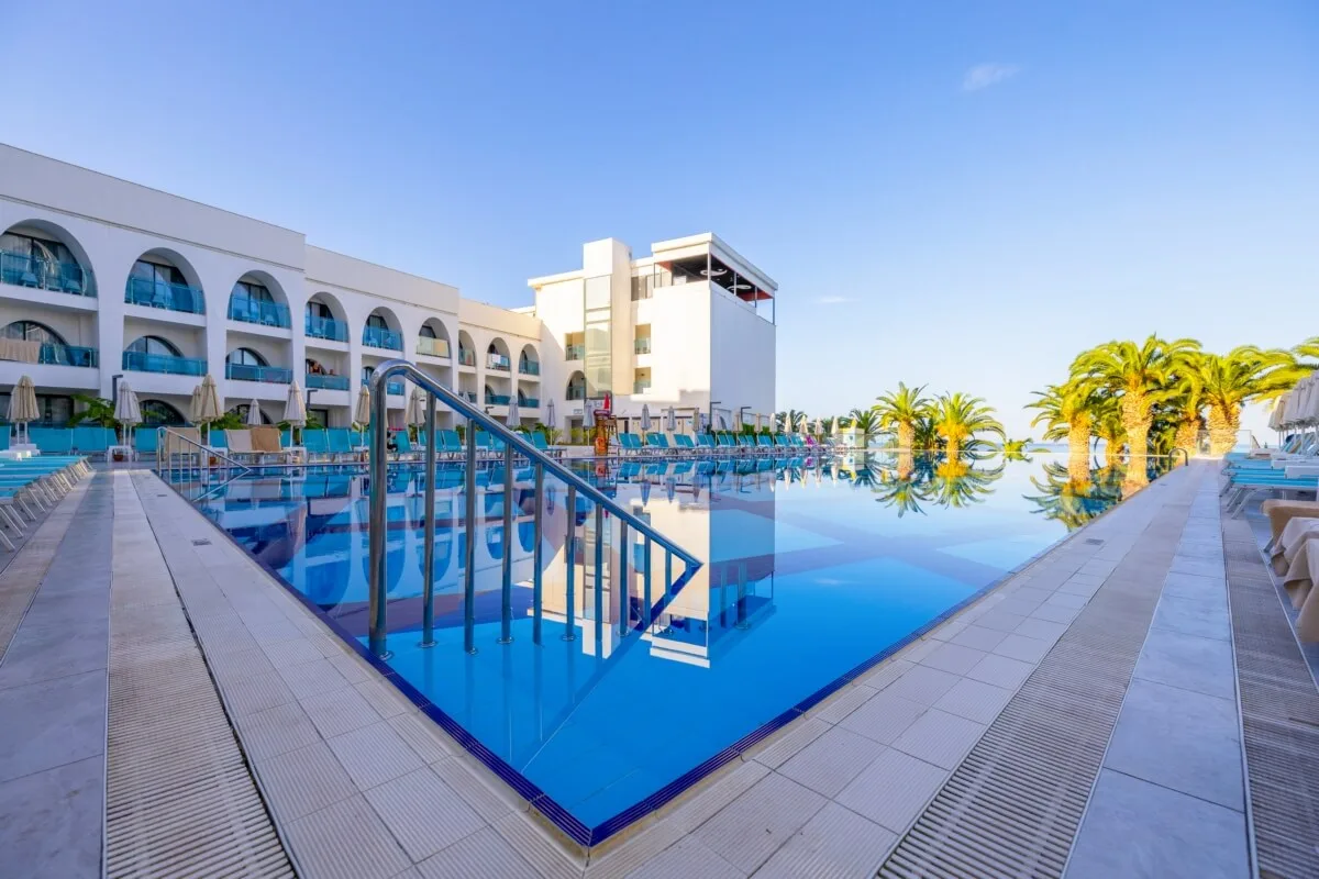 Infinity by Yelken Aquapark pool