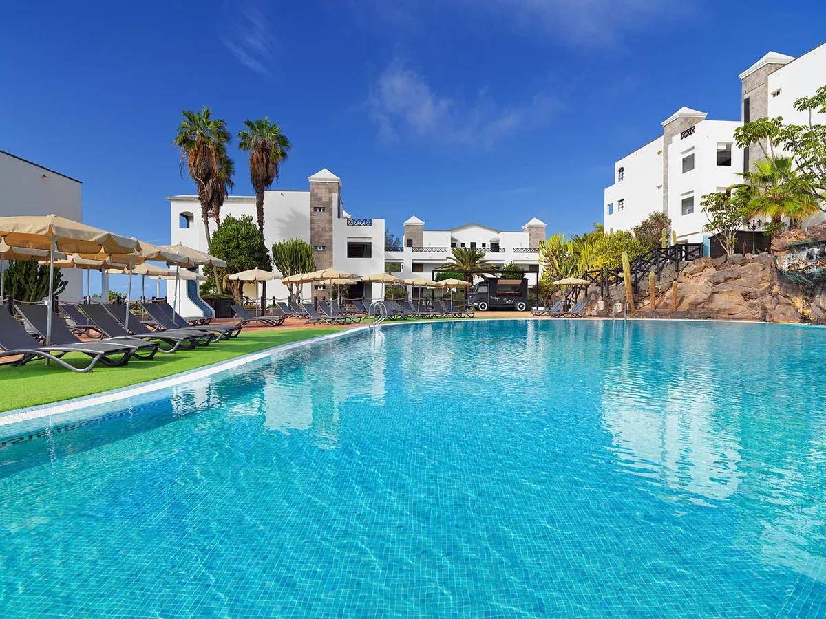 H10 Rubicón Horizons Collection pool