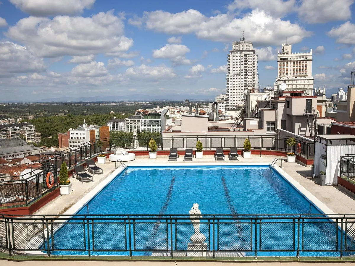 Hotel Emperador pool