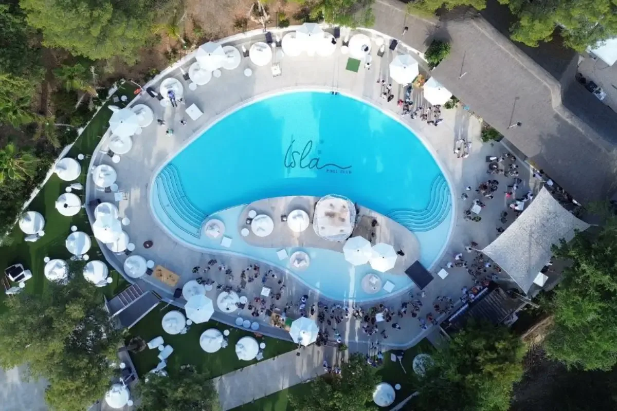 Isla Pool Club pool