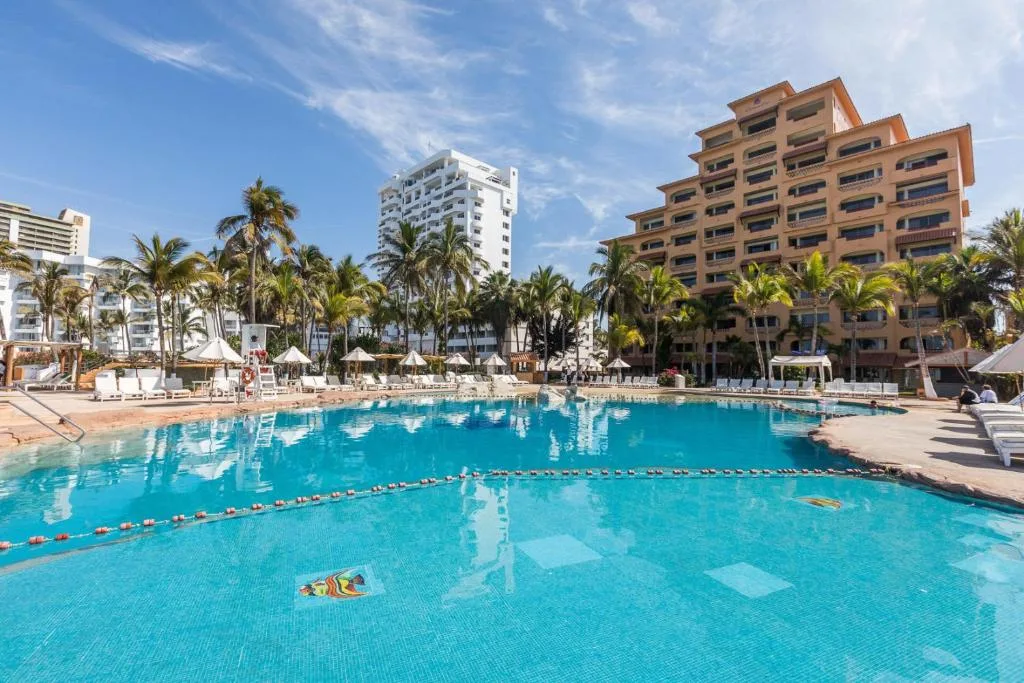 Costa de Oro Beach Hotel pool