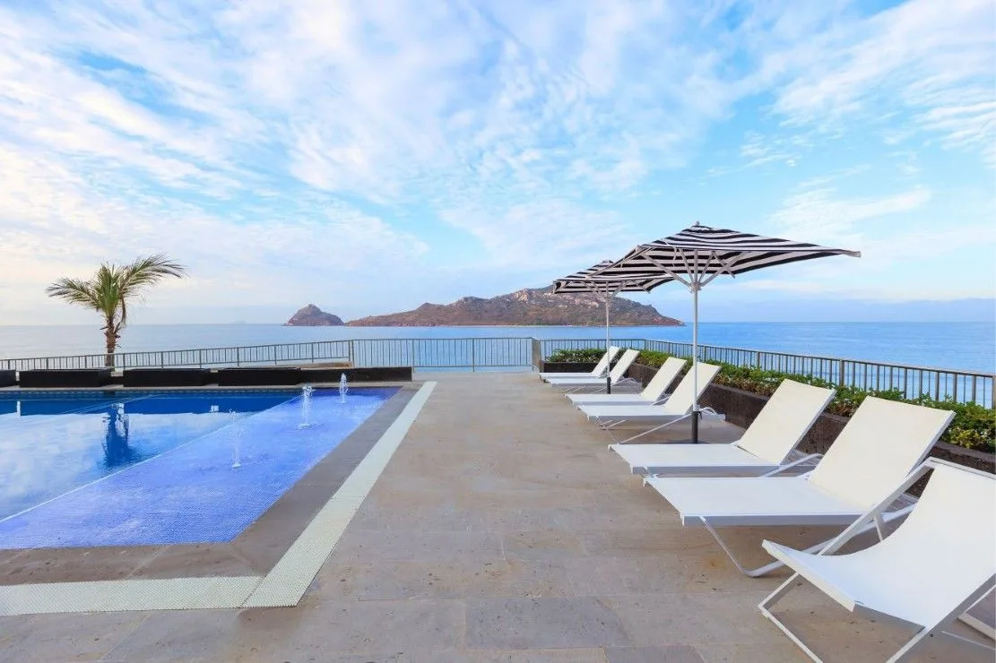 Courtyard by Marriott Mazatlán Beach Resort pool