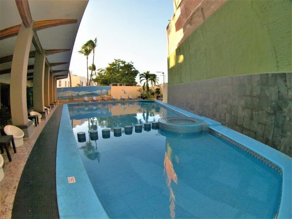 Hotel Playa Mazatlán pool