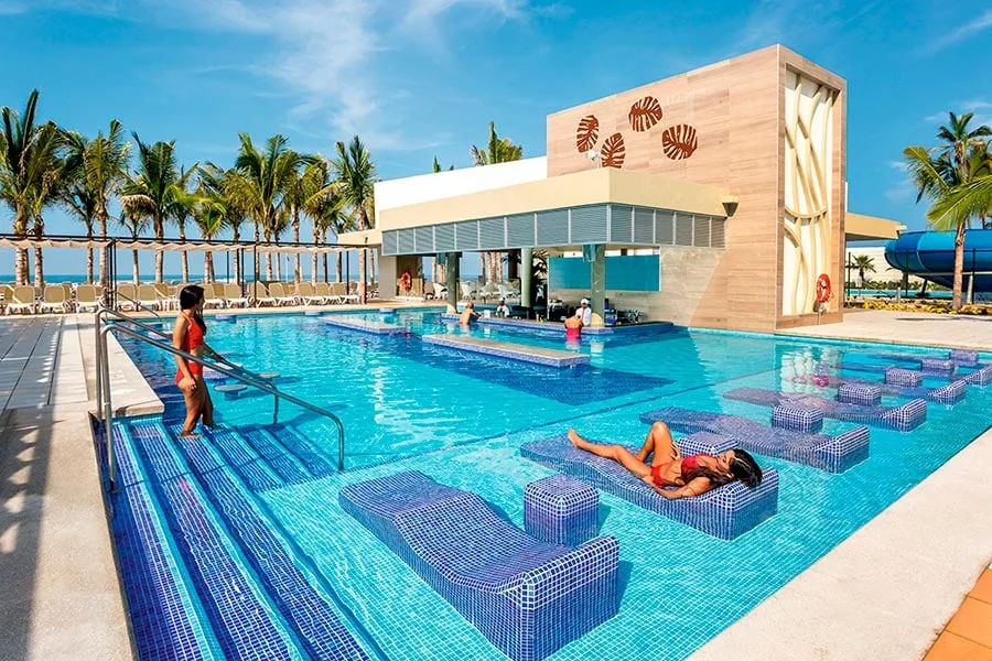 RIU Emerald Bay pool