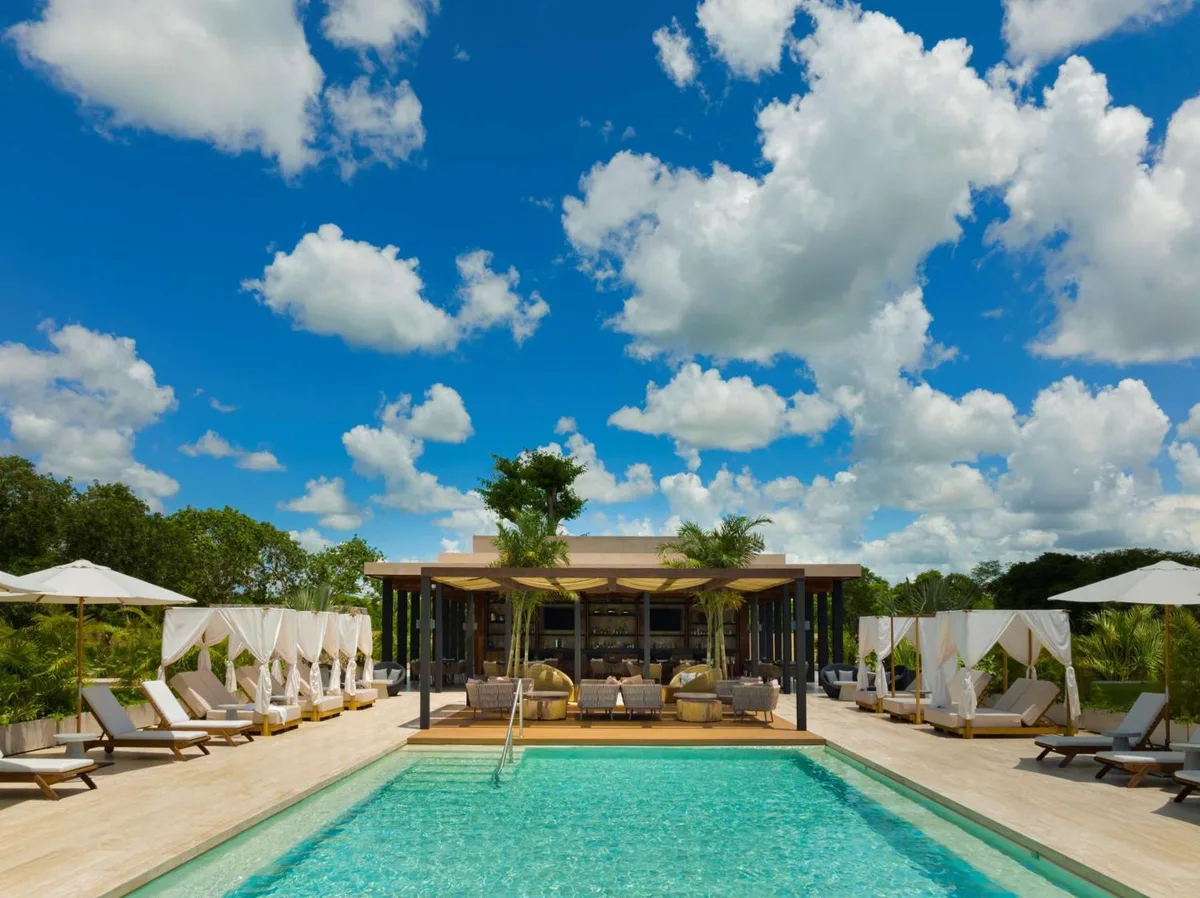Hacienda Xcanatun by Angsana pool
