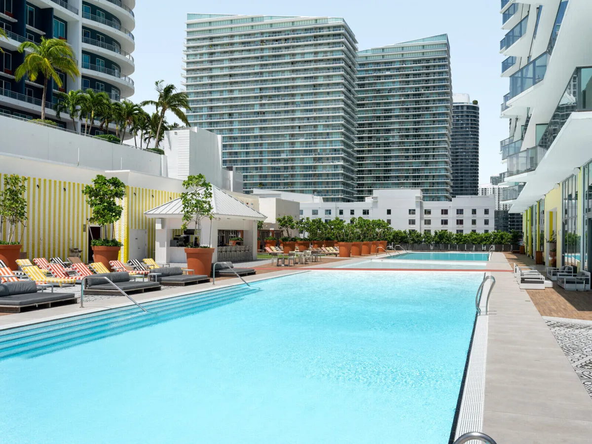 Dua Hotel Miami pool
