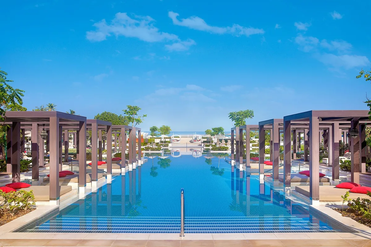 W Muscat pool