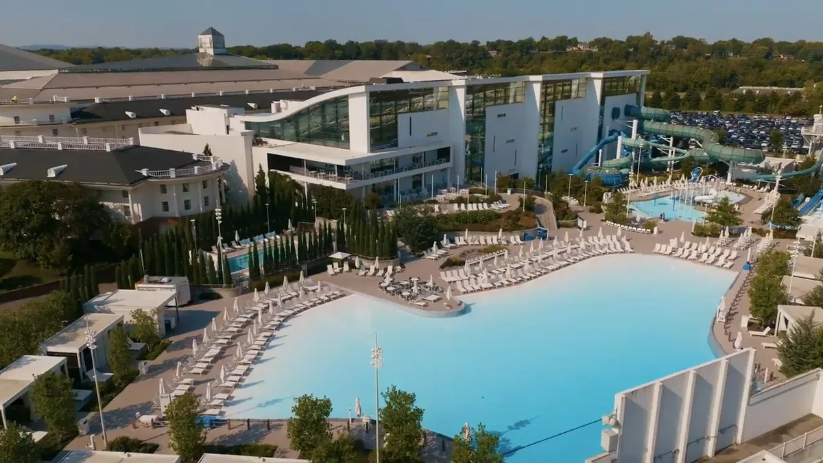 Gaylord Opryland Resort pool