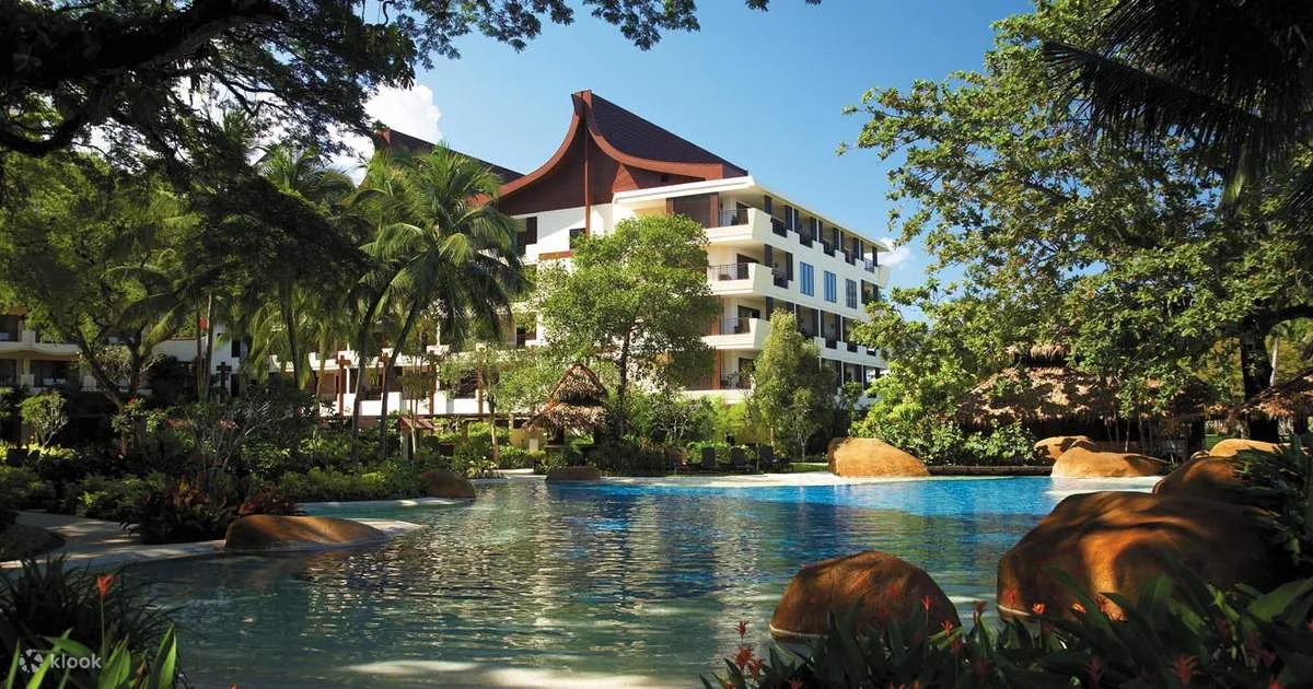 Shangri-La Rasa Sayang Garden Wing pool in tropical landscaped grounds