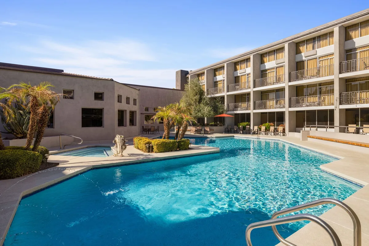 Wyndham Phoenix Airport/Tempe pool