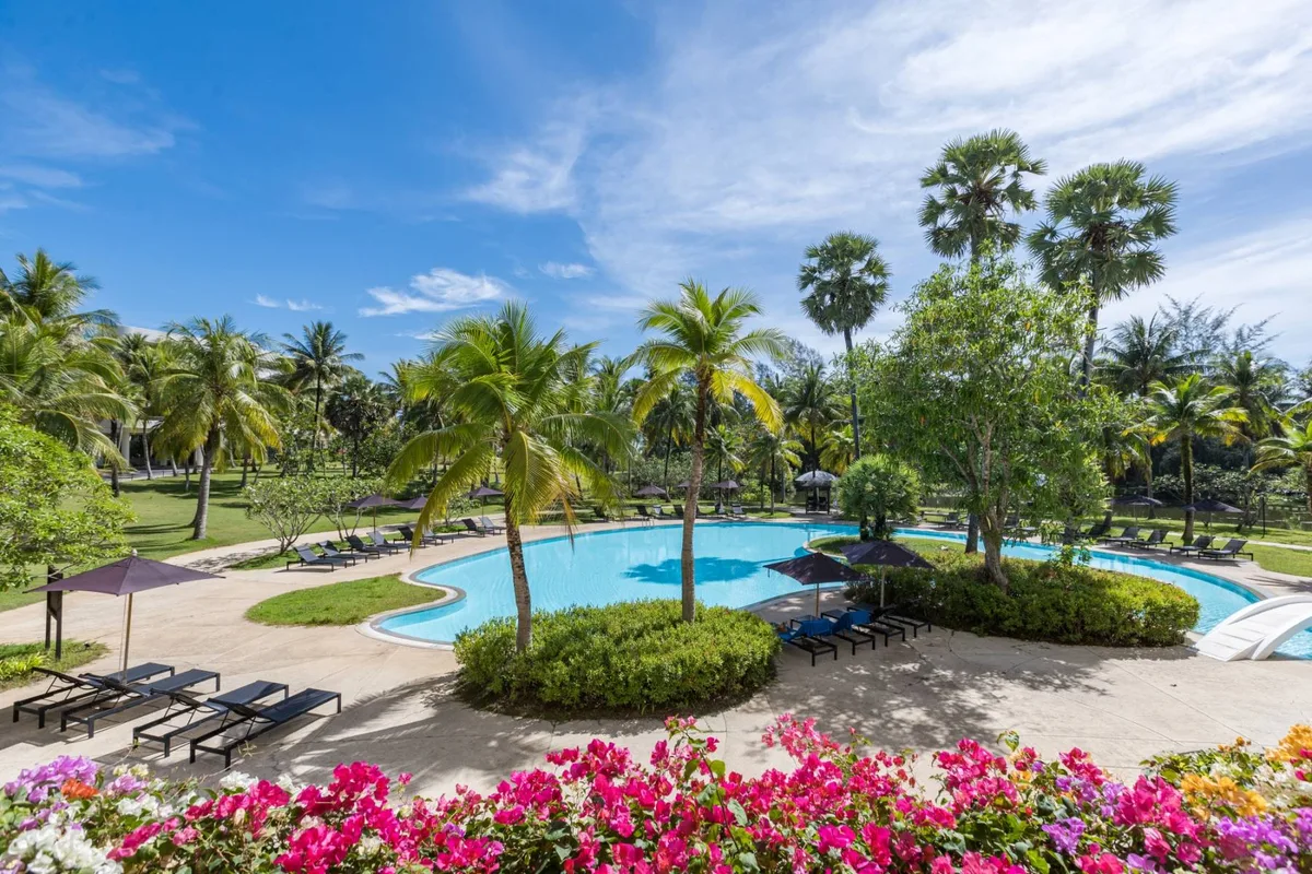 Pullman Phuket Karon Beach Resort pool