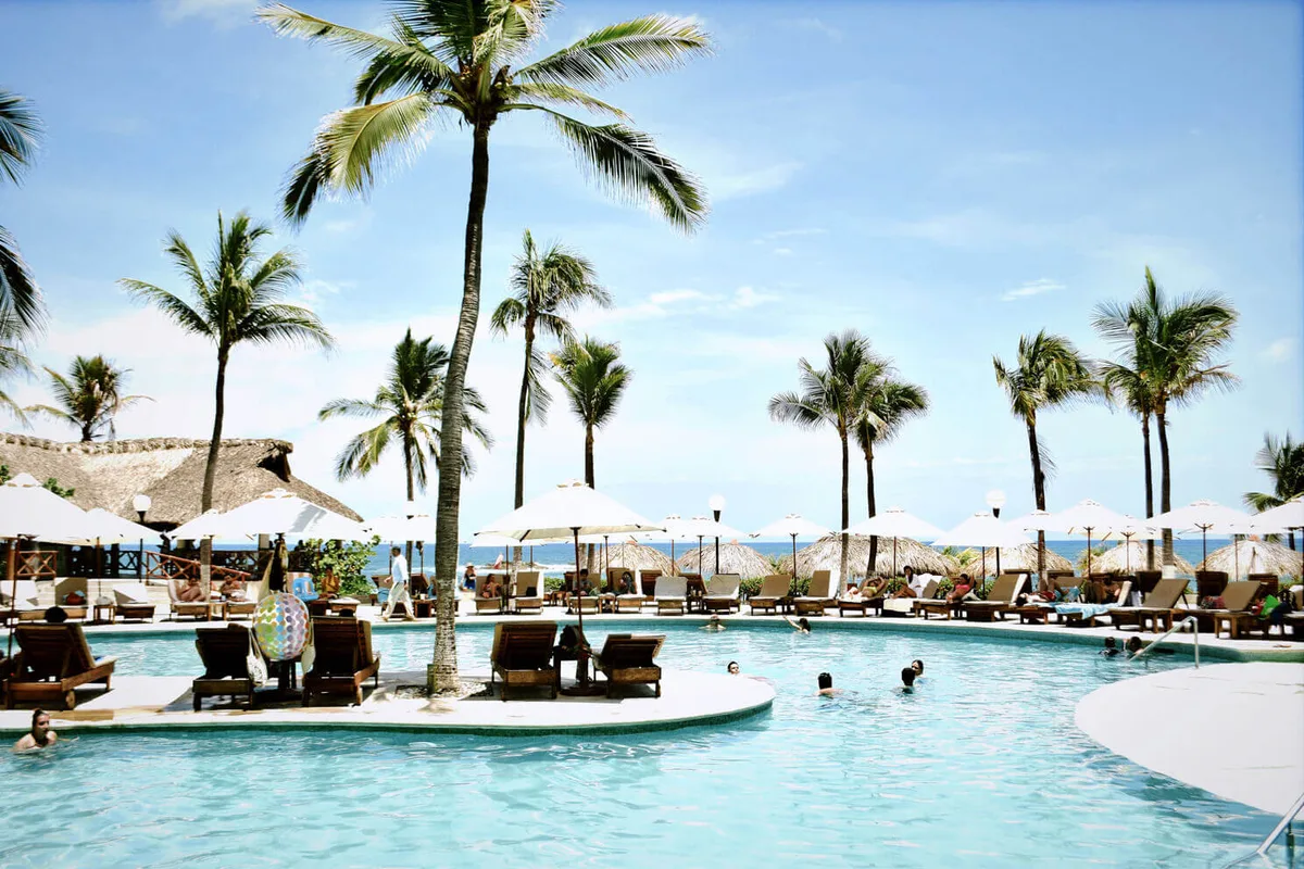 Club Bacocho beachfront pool
