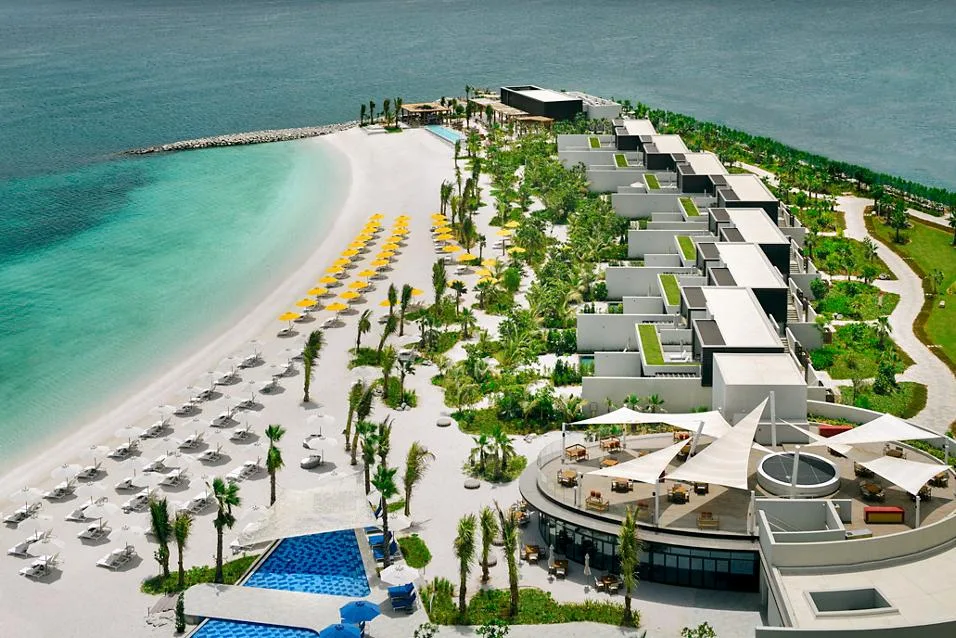 Mövenpick Resort Al Marjan Island pool